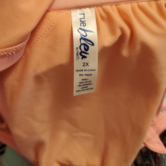 2 piece swimsuit - Picture 3 of 4